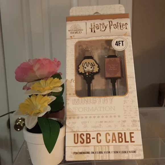 Harry Potter Wizarding World USB C Cable 4ft - Picture 1 of 4